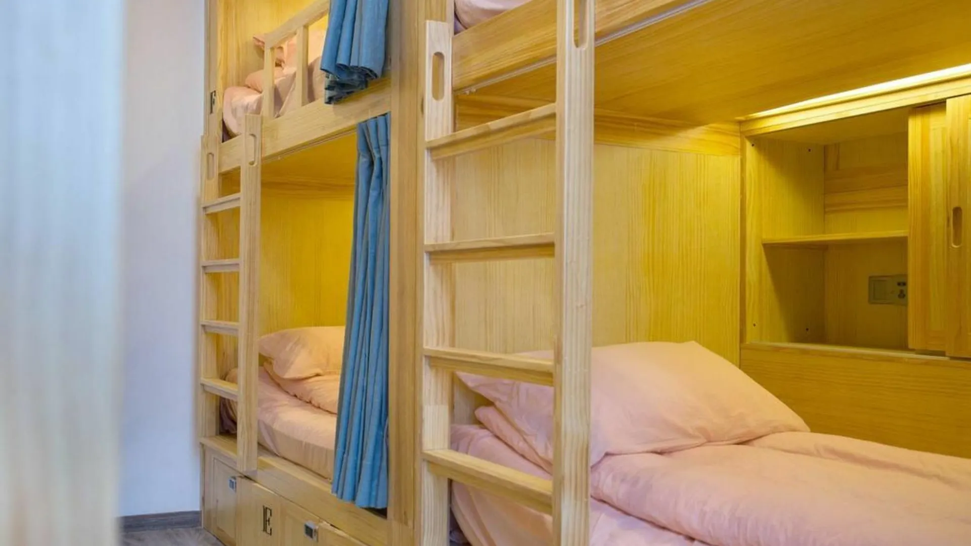 Dengba Hostel Shanghai Branch